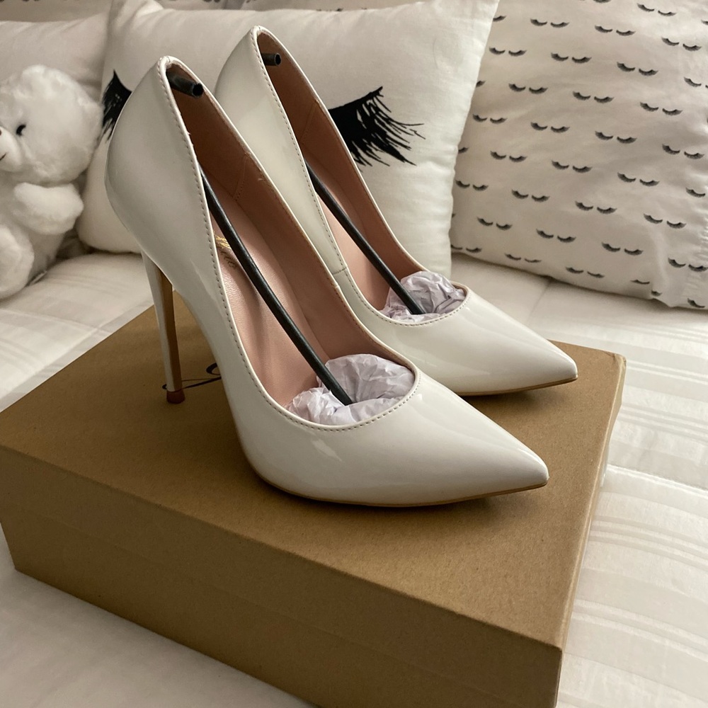 White 7 inch heel Stiletto, size 7